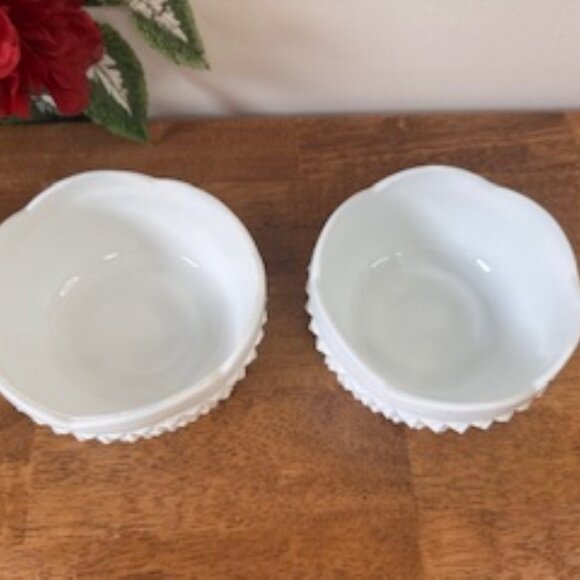 Vintage Milk Glass Planter Bowls Three Feet Diamond Point Pattern Wedding Decor - Picture 3 of 4